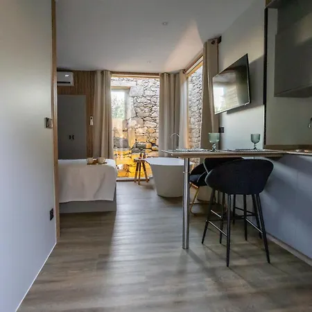 Aparthotel As Alvarizas *