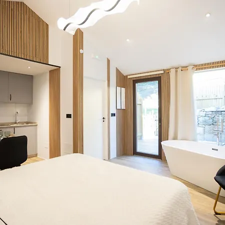 As Alvarizas Aparthotel